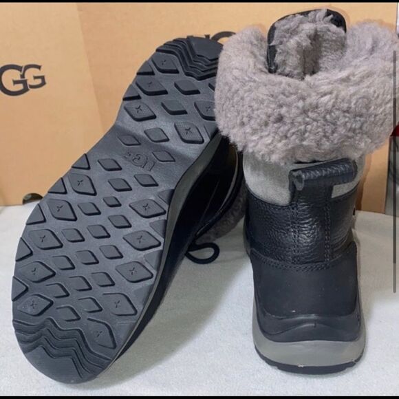 UGG ADIRONDACK III BOOT - Picture 4 of 6